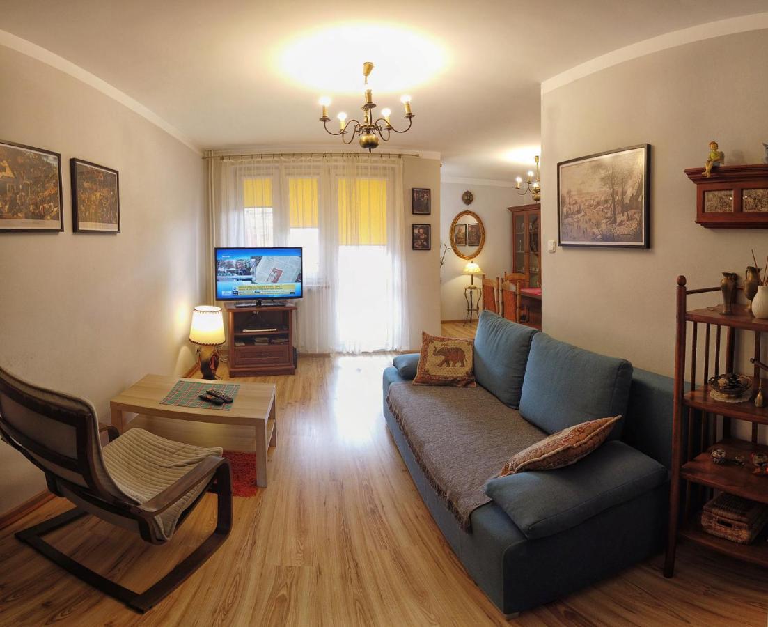 Cozy Apartment In Tarnow Bagian luar foto