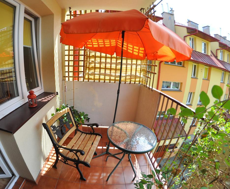 Cozy Apartment In Tarnow Bagian luar foto