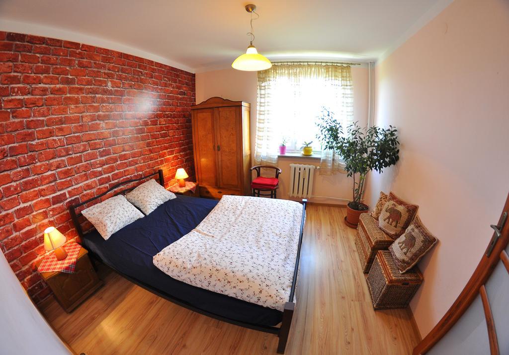 Cozy Apartment In Tarnow Bagian luar foto